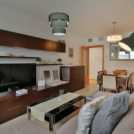 C13 Seaside With Pool And Parking Daire